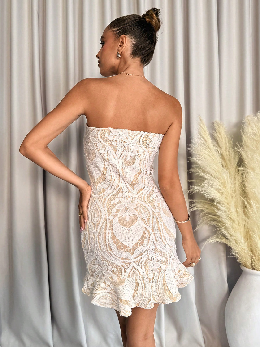Step into the spotlight with this Elegant White Embroidered Tube Dress, perfect for weddings, graduations, and sunny tea parties. Its delicate embroidery adds a touch of charm, while the strapless design keeps things fresh and flirty. Lightweight and classy, it’s your go-to for making unforgettable summer memories with style and grace.