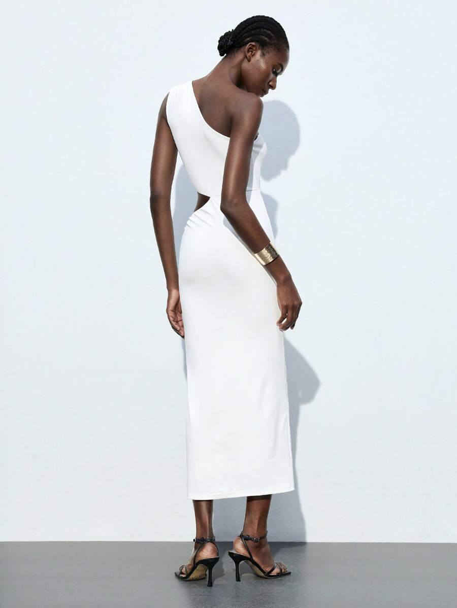 Elegant White Asymmetrical Shoulder Dress with Metal Buckle for Weddings and Parties