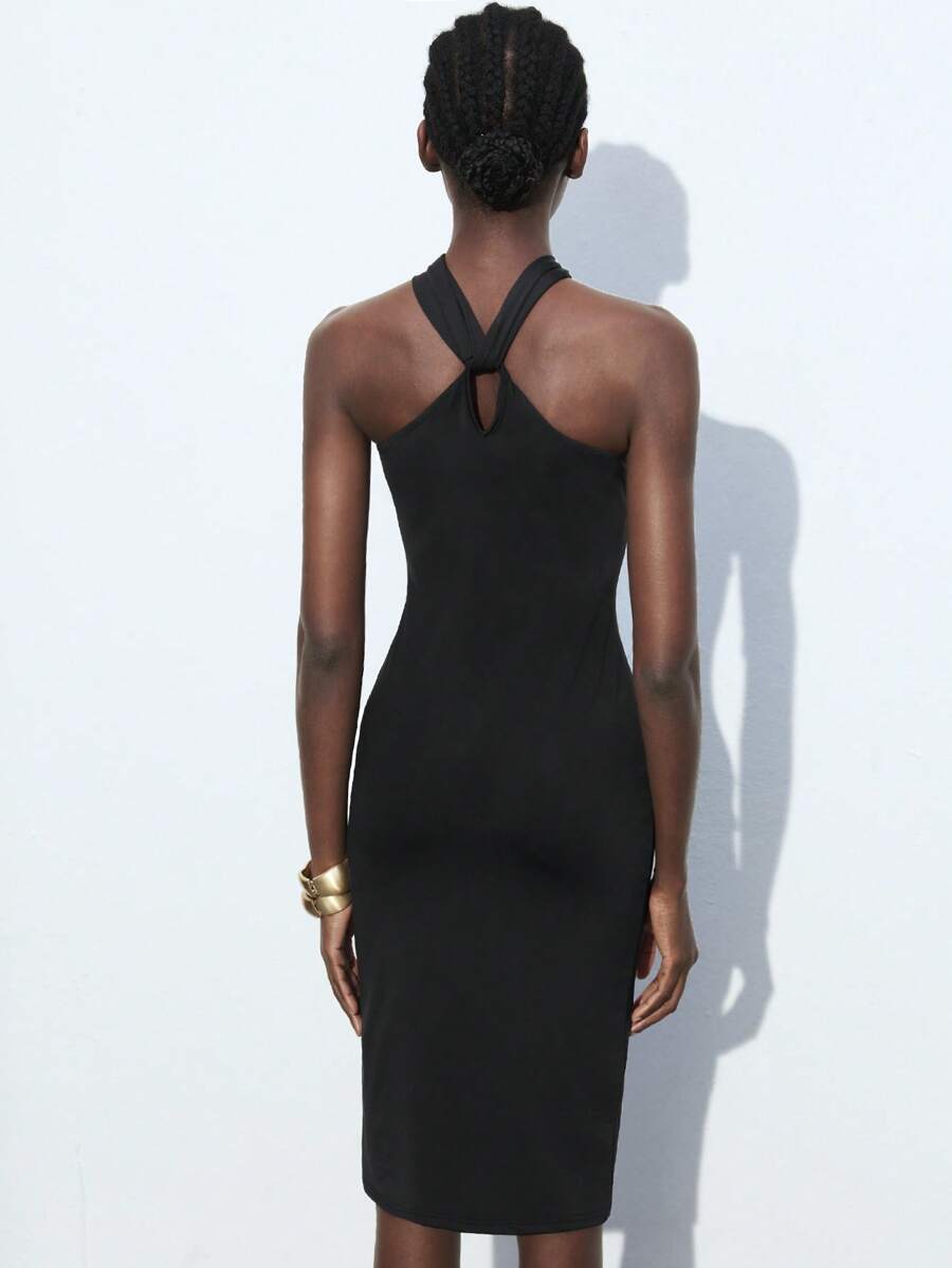 Turn heads this autumn with our Elegant Burgundy Halter Neck Dress, featuring chic metal accents that add a playful edge to classic sophistication. Whether you're leading a business meeting, dancing at a party, or celebrating a wedding, this versatile dress ensures you look effortlessly stylish. Slip into comfort and confidence with a piece that’s as dynamic as your day—ready to twirl, toast, and take on anything in style!