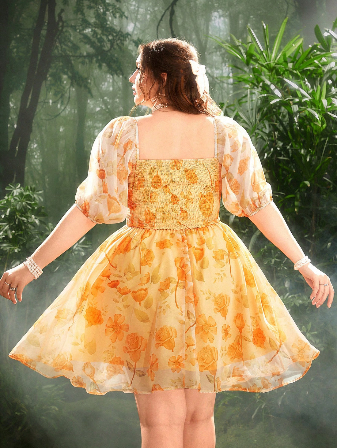 This Plus Size Vintage Floral Chiffon Puff Sleeve Dress will add a touch of romance to your Spring/Summer style. Made with lightweight chiffon, it features delicate puff sleeves and a vintage-inspired floral print. Perfect for a playful and feminine look.