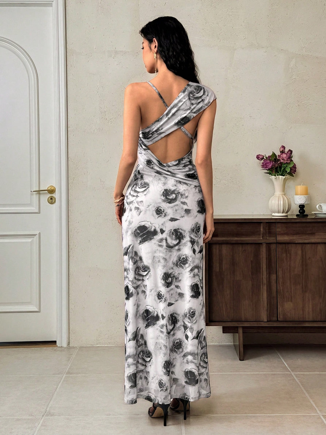 Turn heads this summer with our Elegant Sleeveless Bodycon Dress featuring a chic asymmetric shoulder design. This playful yet sophisticated silhouette hugs your curves, creating an effortlessly stylish look perfect for sunny days and warm nights. Lightweight and breathable, it’s your go-to dress for keeping cool while staying strikingly confident.