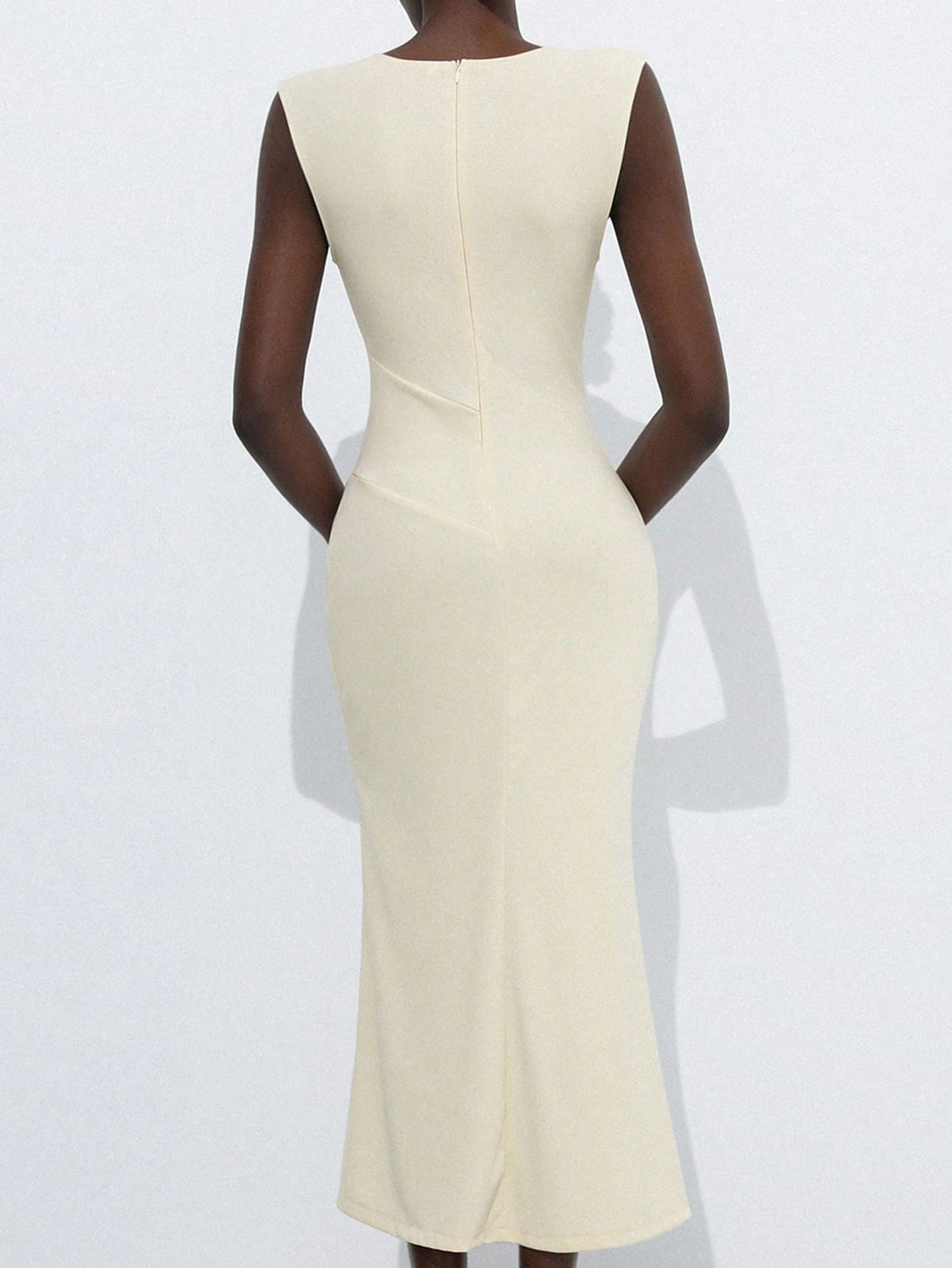 Step out in style with this Elegant Chic Long Dress, featuring playful ruffled sleeves and a flattering ruched waist design. The side slit adds a touch of allure while keeping it perfect for your daily commute. Comfortable and stylish, it’s your go-to dress for turning heads with effortless charm.