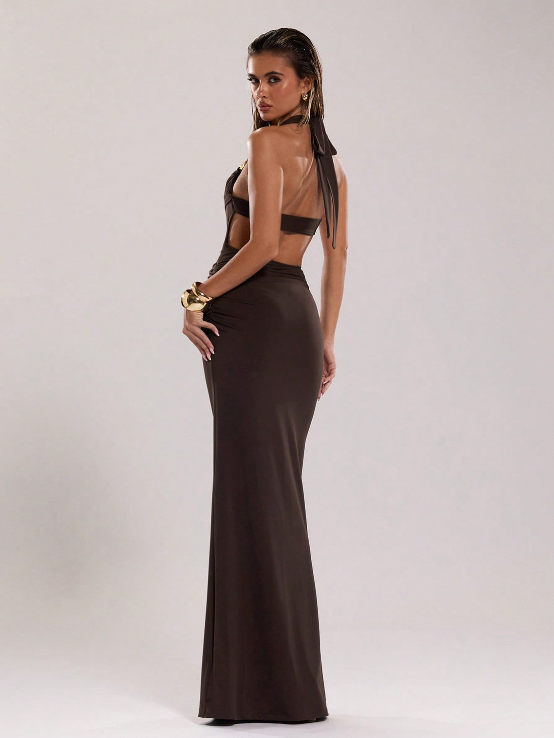 This sexy backless dress is perfect for summer! With its solid color and fish tail hem, you'll bring a touch of elegance wherever you go. The halter design adds a flirty touch, making it perfect for a night out or a day at the beach. Plus, its size accommodates all body types comfortably.