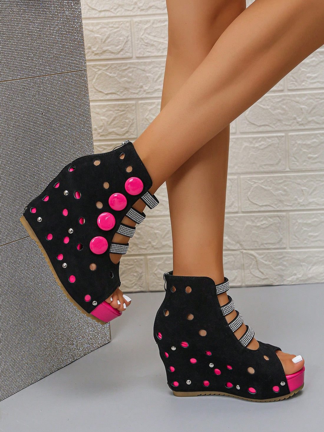 Step into summer with these Elegant Rhinestone Wedge Sandals, designed to dazzle at every party! Featuring a comfy open toe design, they keep your feet cool while adding just the right amount of sparkle. Perfect for dancing the night away or casual gatherings, these wedges blend style and comfort effortlessly, making every step feel like a celebration.