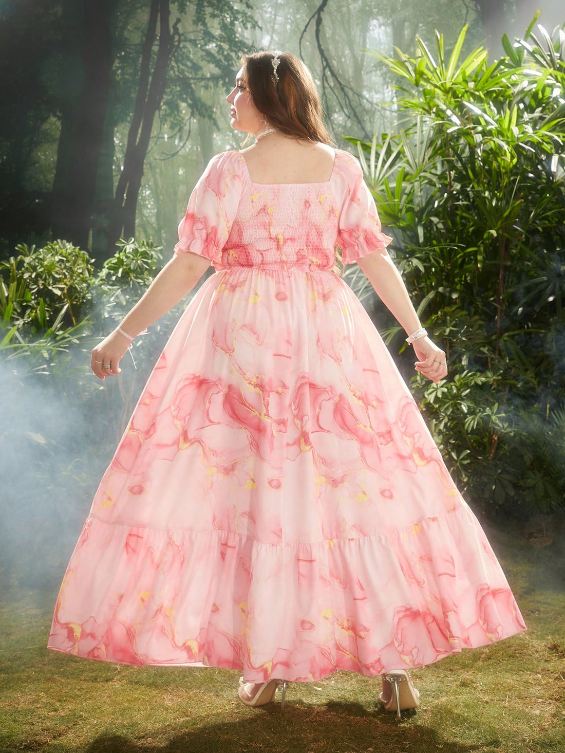 Turn heads with this Chic Plus Size Pink A-Line Dress! With a flattering sweetheart collar and cute puff sleeves, this dress is perfect for elegant vacations and parties. Comfortable and stylish, it's a must-have for any fashion-forward woman.