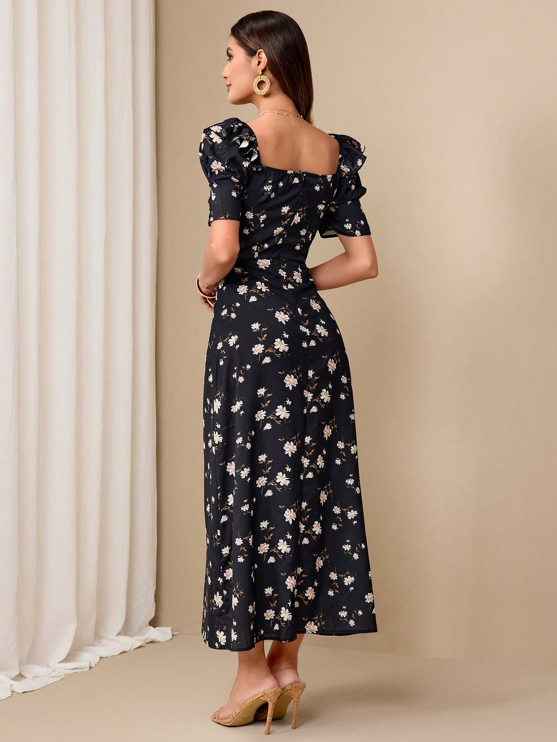 Turn heads in this Women's Elegant Ditsy Floral Dress, complete with a waist-cinching bowknot for a touch of charm. With a beautiful ditsy floral pattern, this dress is perfect for any occasion. Show off your playful side and elevate your style with this must-have piece.