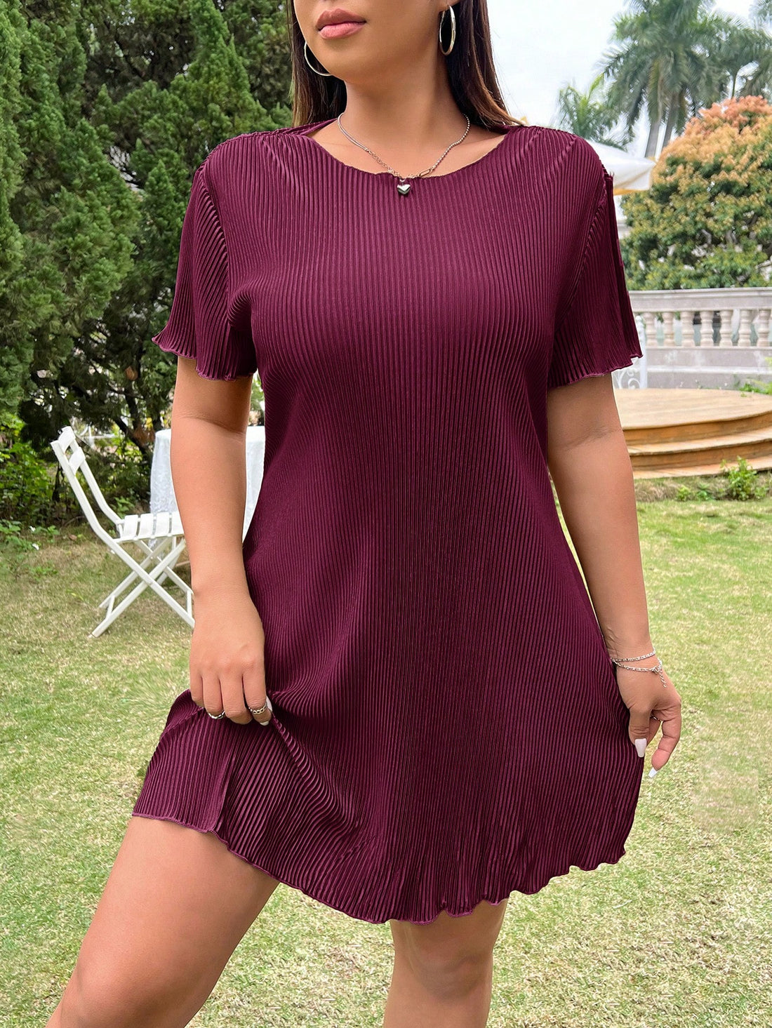 Step into summer with this playful plus size pleated green dress, perfect for casual resort days. Its flowing pleats add a touch of elegance while keeping you cool and comfortable. The vibrant green hue brings fresh energy to your wardrobe, making it easy to style for effortless, sunny-day charm.