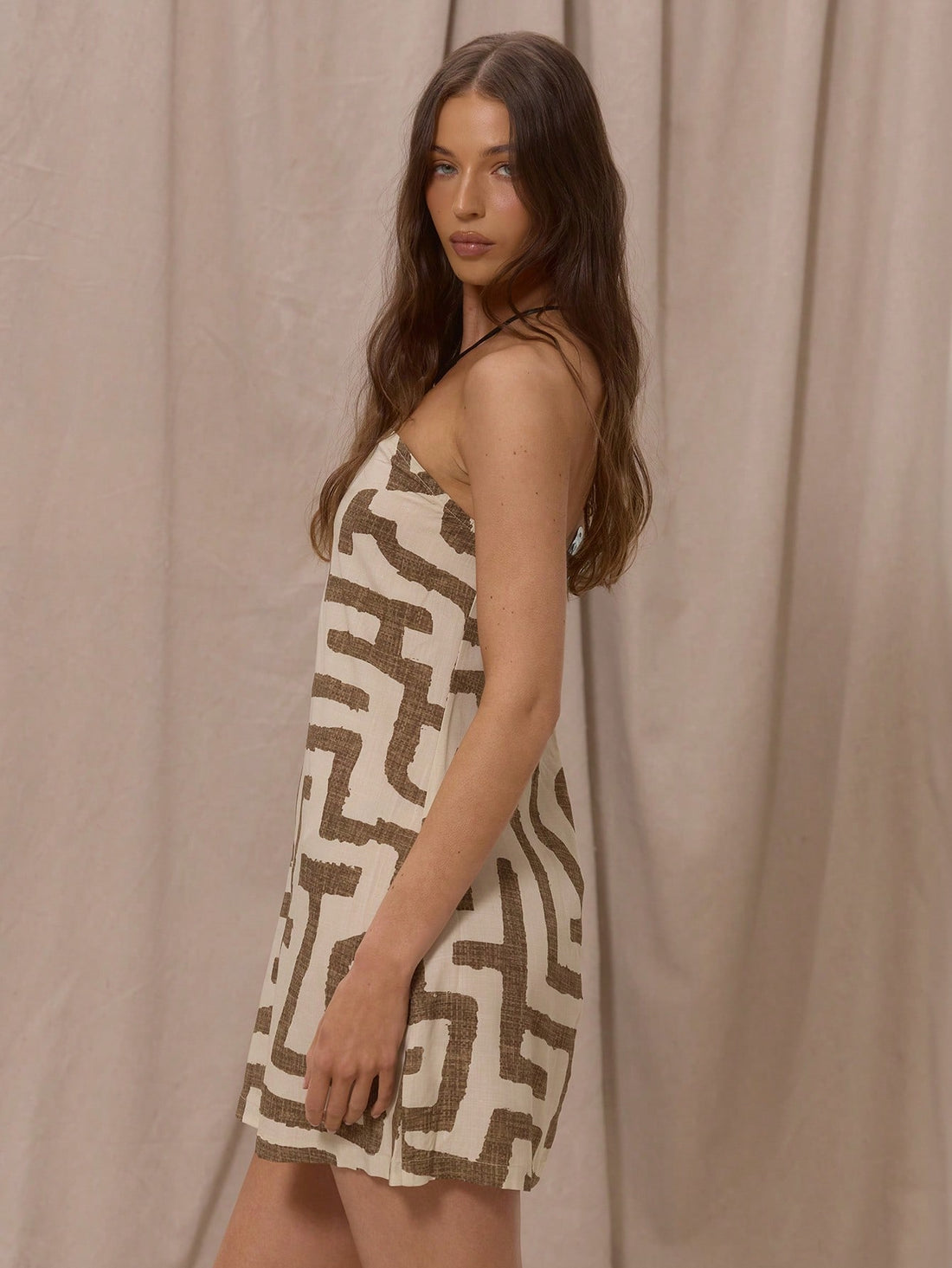 Get ready to turn heads with this playful strapless linen mini dress, perfect for your summer escapes. Its breezy fabric keeps you cool while the boho beachwear vibe adds a carefree charm. Whether you're strolling along the shore or dancing under the sun, this dress brings effortless style and comfort to your vacation wardrobe.