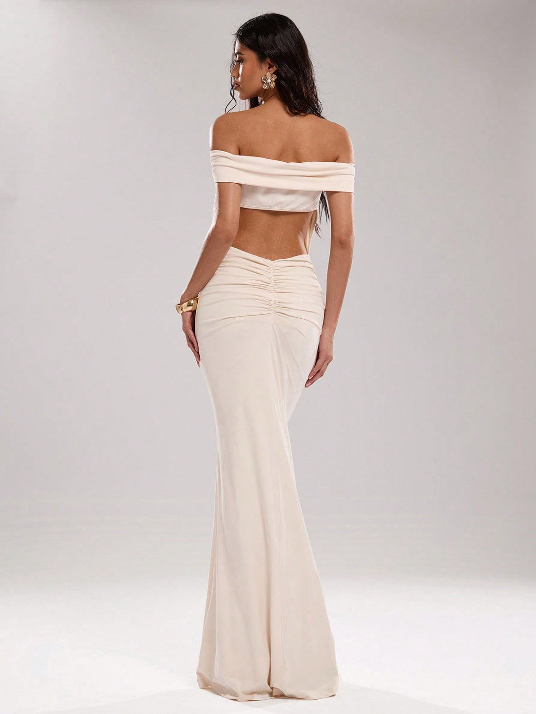 Get ready to turn heads in our Off-Shoulder Seashell Dress! With a sexy backless design and a stunning fishtail hem, this dress is perfect for both banquets and vacations. The metal buckle adds a touch of glam, making you the center of attention wherever you go. Say hello to your new go-to dress!