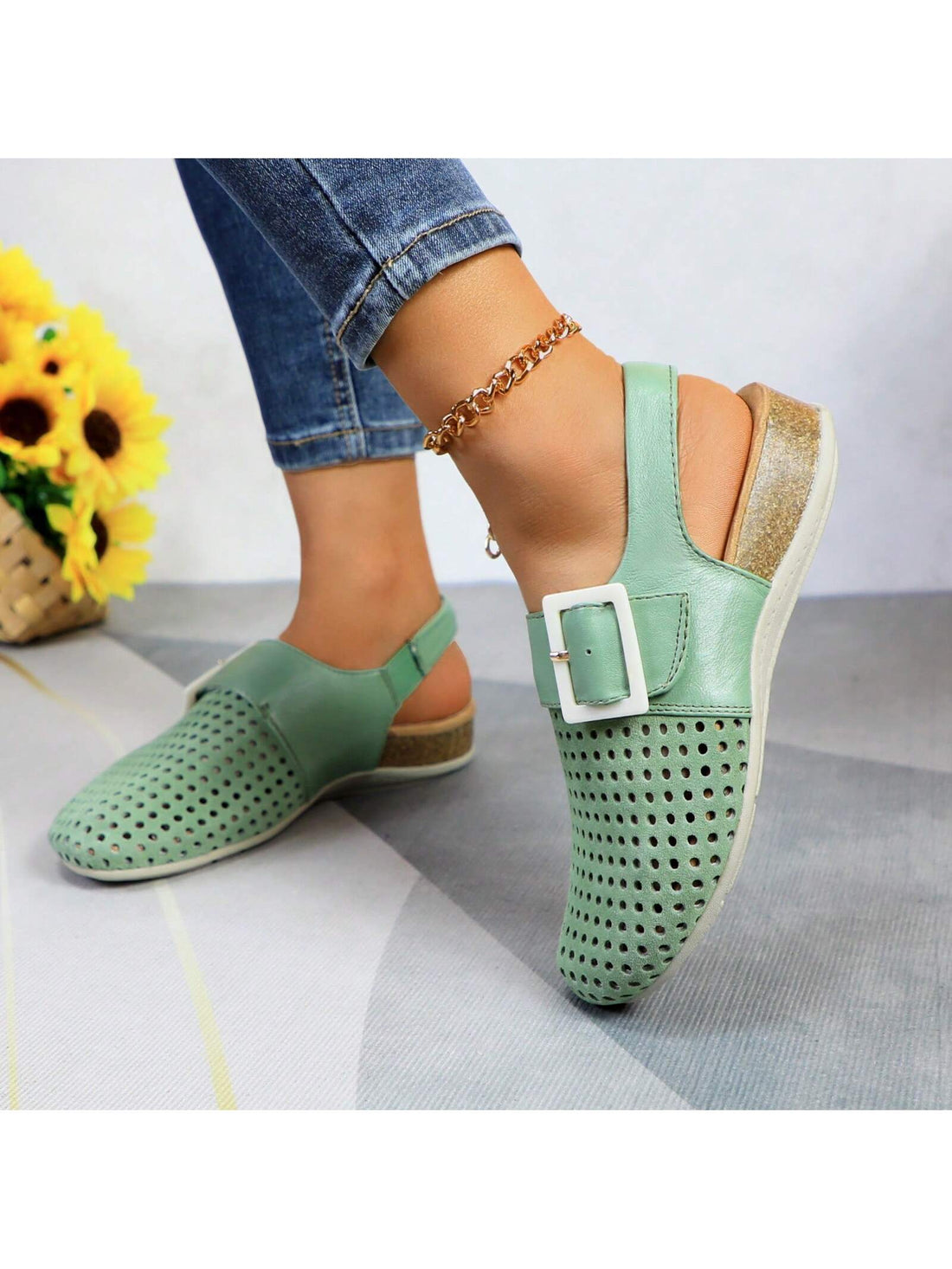 Experience all-day comfort and style with our Women's Comfortable Leather Clogs. These non-slip sandals are perfect for casual walks, providing support and stability with a closed toe design. Made with soft leather, these clogs are the perfect addition to your summer shoe collection.