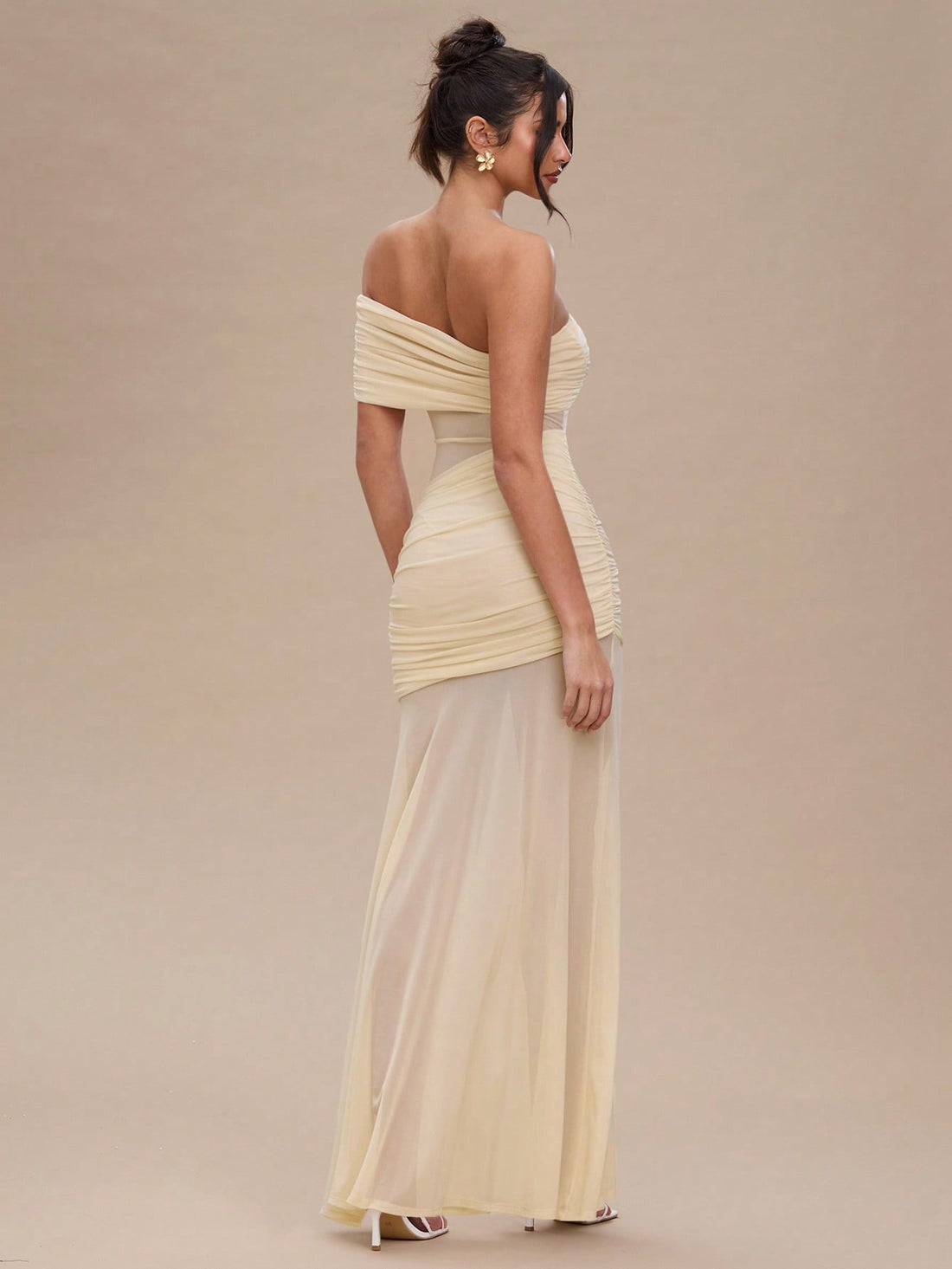 This elegant and summery dress with off-shoulder design and pleated details is perfect for all your summer events and vacations. Stay chic and stylish while staying cool and comfortable. The apricot color adds a touch of uniqueness to your wardrobe. Bring on the sunshine with this must-have maxi dress.