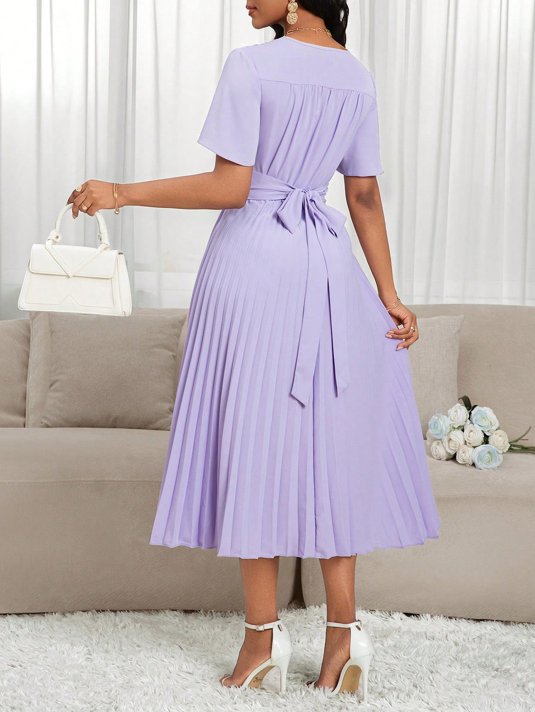 Get ready to turn heads with our Elegant Pleated Chiffon Long Skirt Dress! This slim fit holiday must-have is perfect for modern women who want to make a statement. The pleated chiffon adds sophistication to your look, while still allowing for comfortable movement.