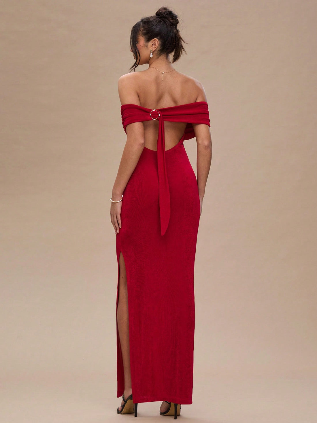 Get ready to turn heads at your next special event with this Elegant Off-Shoulder Red Bodycon Dress. The metallic buckle adds a touch of glamour to the already sophisticated off-shoulder design. Perfect for weddings, prom, or any special occasion where you want to make a statement.