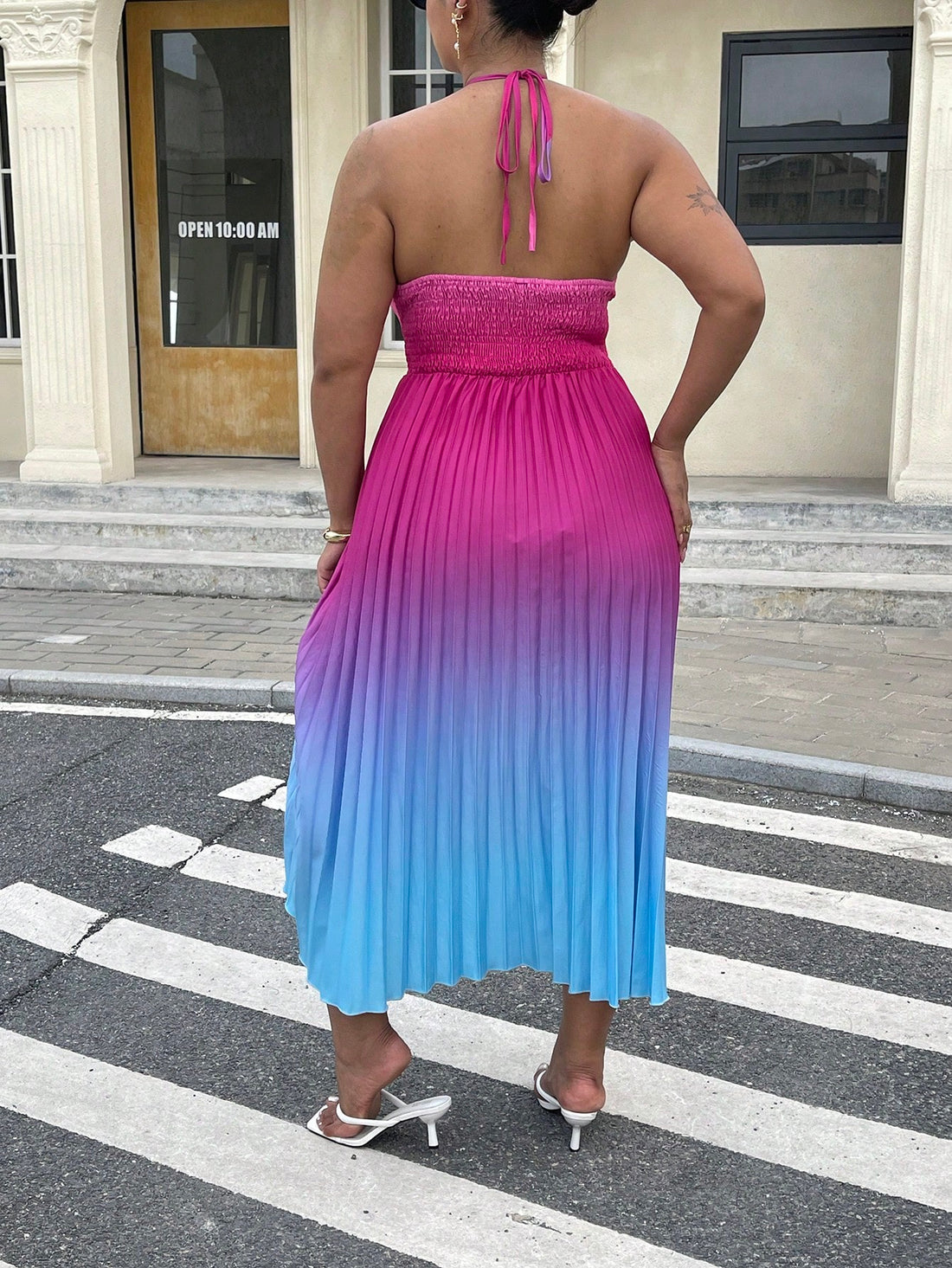 Turn heads with this Stylish Plus Size Ombre Halter Dress designed to flatter your curves effortlessly. The playful ombre blend adds a splash of color, while the cutout waist highlights your silhouette with a flirty touch. Pleated fabric flows gracefully, giving you a chic look perfect for any occasion—from brunch dates to evening parties. Embrace comfort and style in one stunning dress made just for you!