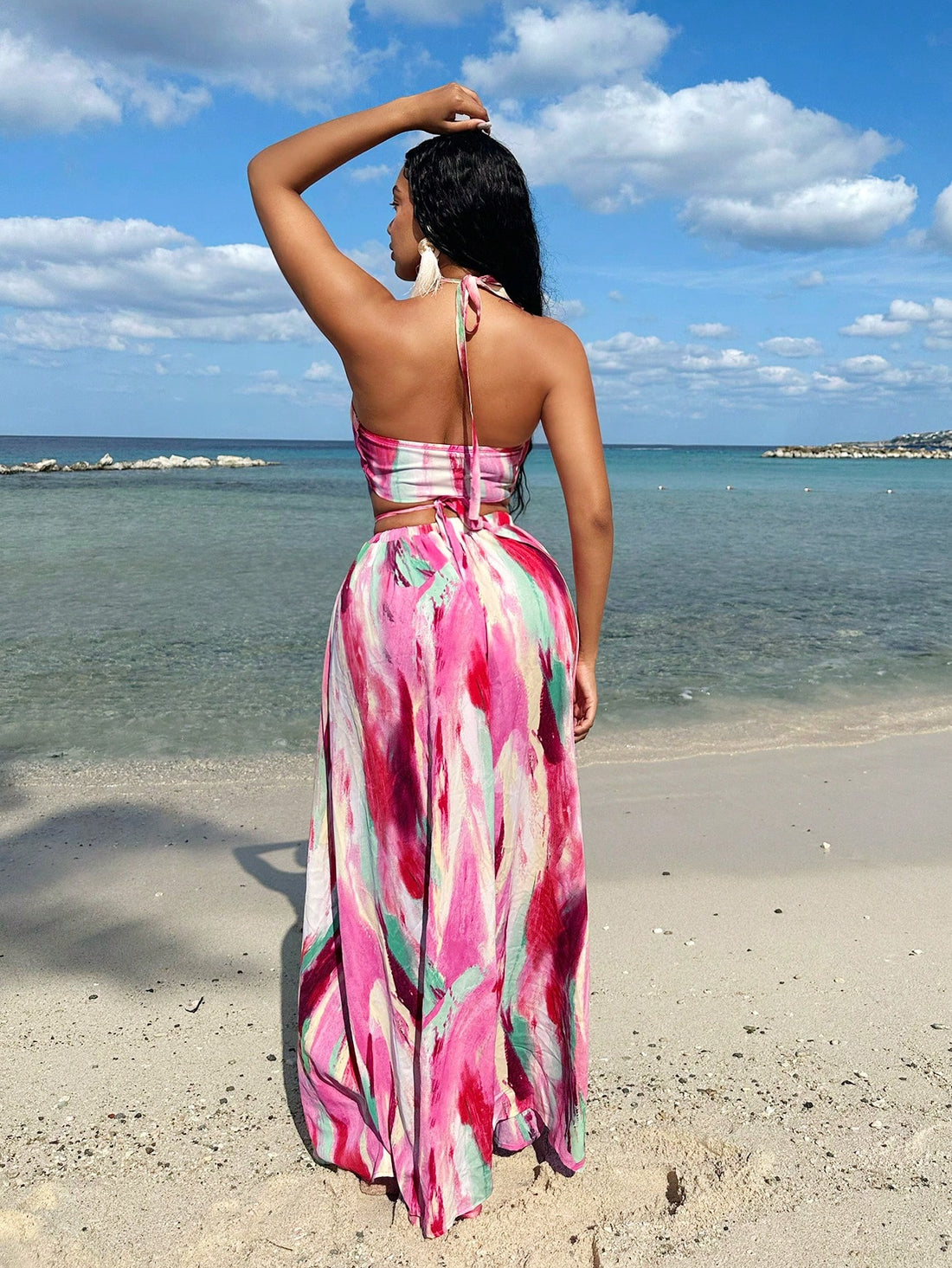 Get ready to turn heads in this playful Plus Size Women's Swing Dress! With a unique tie-dye pattern and a daring high slit, this dress is perfect for festivals, beach days, and nights out. The hollow ring detail adds a touch of whimsy to this must-have piece.
