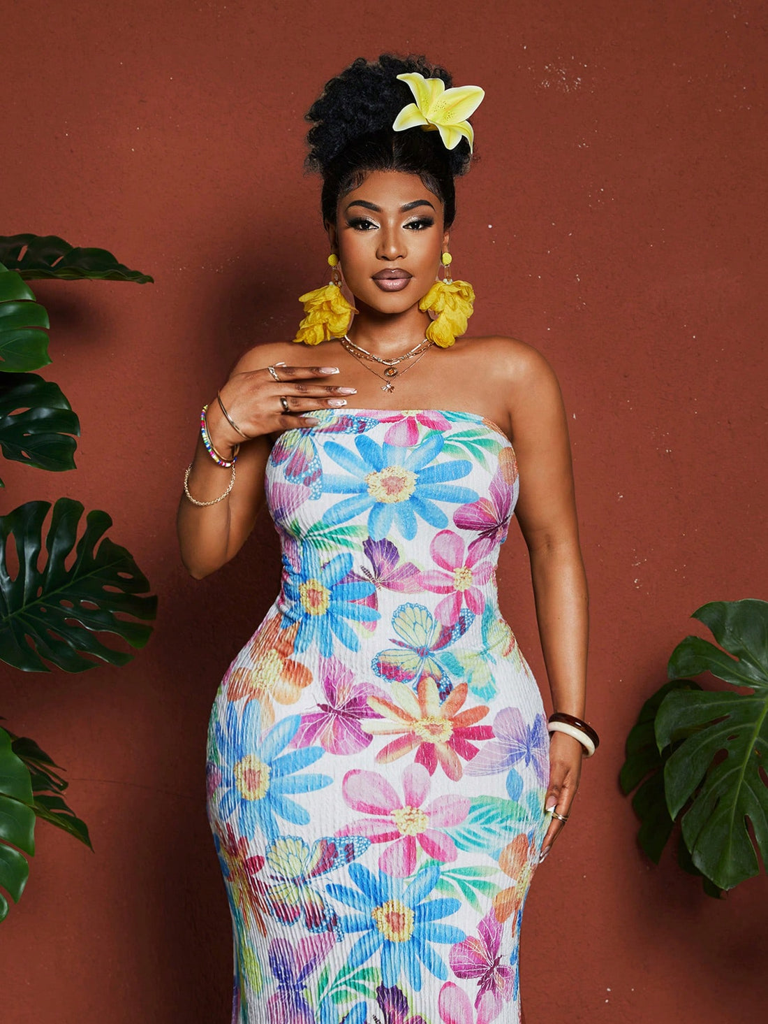 Embrace sun-kissed days in this plus size strapless minimalist fashion piece! Perfect for mixing and matching, this breezy summer essential lets you strut your stuff with confidence. No fussy straps, no complicated styling—just slip it on and you're ready to turn heads at beach parties, backyard BBQs, or wherever your summer adventures take you!