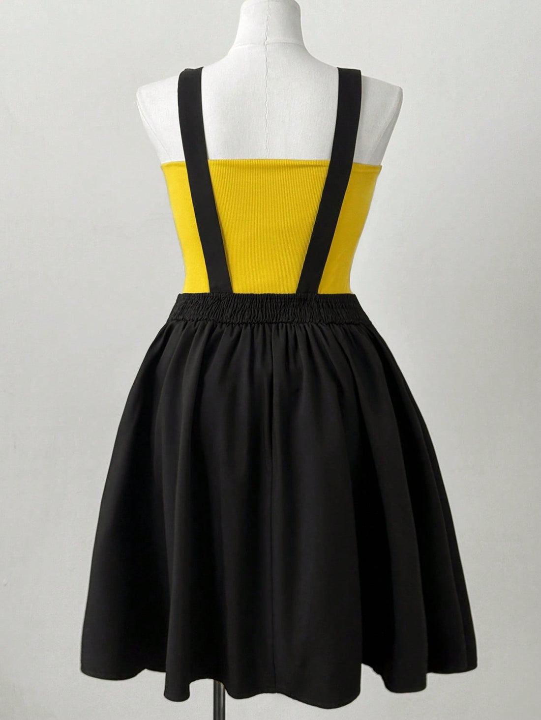 Unleash your inner fashionista with our Chic Smiling Face Strap Dress! This casual and versatile piece is the ultimate fashion statement that will have you turning heads. The unique design features a playful smiling face strap, adding a touch of whimsy to your wardrobe. Perfect for any occasion, this dress will have you looking and feeling fabulous.