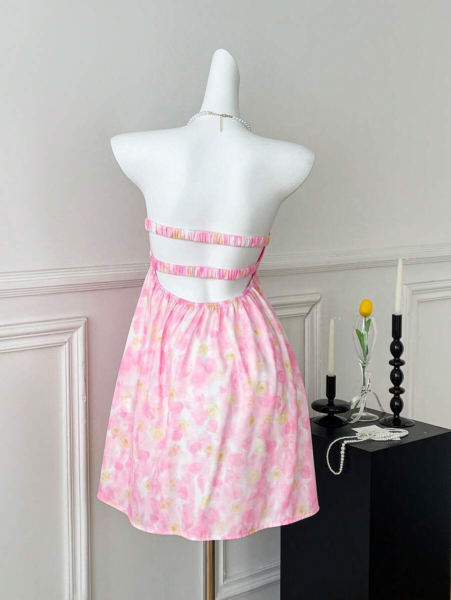 Effortlessly chic and full of floral flair, this sleeveless mini dress is the perfect addition to any wardrobe. Its twist knot design adds a unique touch while providing a flattering silhouette. Be stylish with ease in this must-have dress.