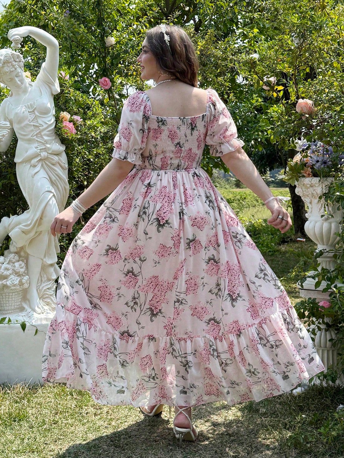 This Elegant Retro Print Dress in a timeless solid color style is perfect for those who want to add a touch of chic fashion to their wardrobe. Its elegant design and retro print make it a versatile piece that can be dressed up or down for any occasion. Stay chic and stand out with this fashionable dress!