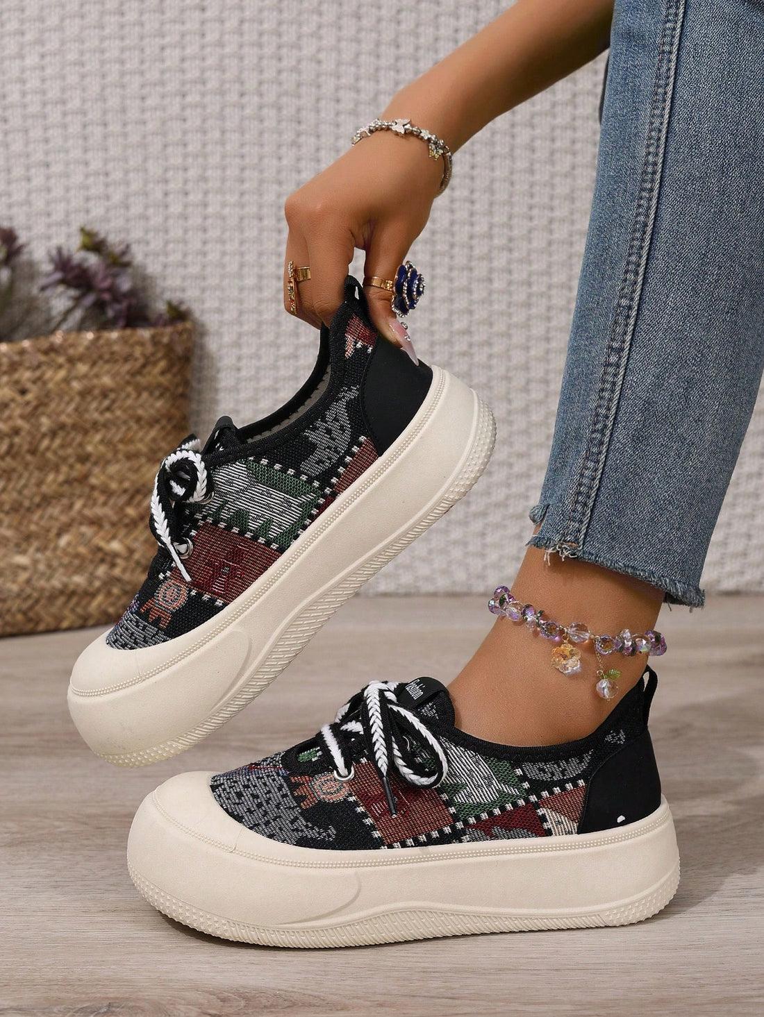 Step up your style game with these playful women's butterfly skateboard sneakers featuring a bold leopard print accent. Their crisp white base keeps the look fresh and versatile, perfect for casual outings or skating sessions. Lightweight and comfy, these sneakers add a fun, trendy twist to any outfit while keeping your feet ready to roll.