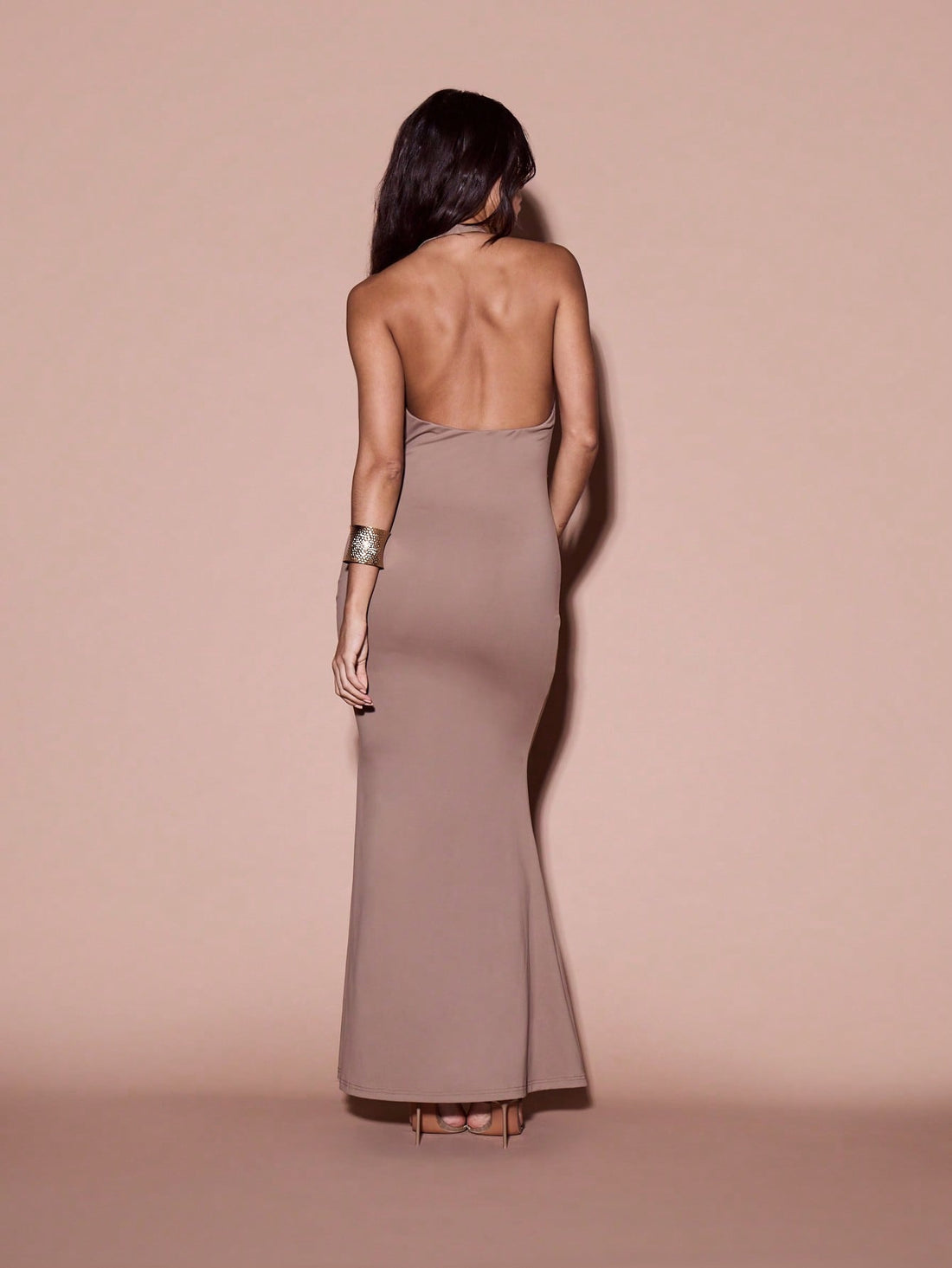 Get ready to turn heads in our Elegant Plunge Halter Evening Gown! This stunning formal dress features a flattering ruched waist and a daring plunge neckline to make you stand out at parties, proms, and weddings. Embrace sophistication and style with this must-have dress.