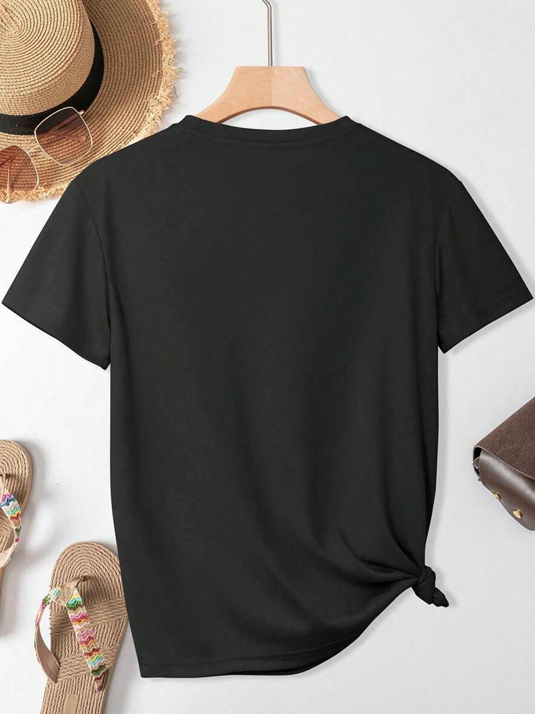 Show your fearless faith with this casual cotton t-shirt featuring a cool Christian flag cross design. Perfect for both men and women, it combines comfort and style to keep you confident all day long. Whether you're out with friends or relaxing at home, this tee lets your faith shine in a fun, laid-back way.