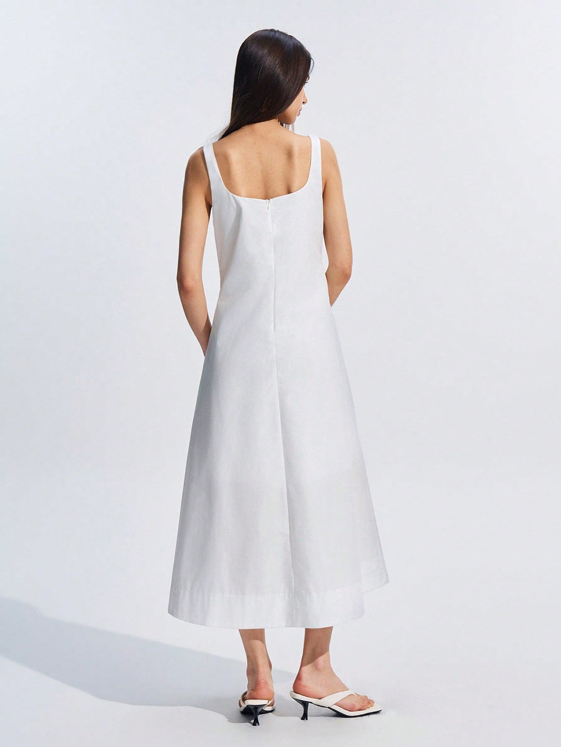 Step into sunny days with this Boho Chic A-Line Long Shirt Dress, perfect for spring and summer. Its casual loose fit keeps you comfy while the playful strap back design adds a flirty twist. Whether you're out for brunch or a stroll in the park, this dress brings effortless style and breezy comfort to your warm-weather wardrobe.