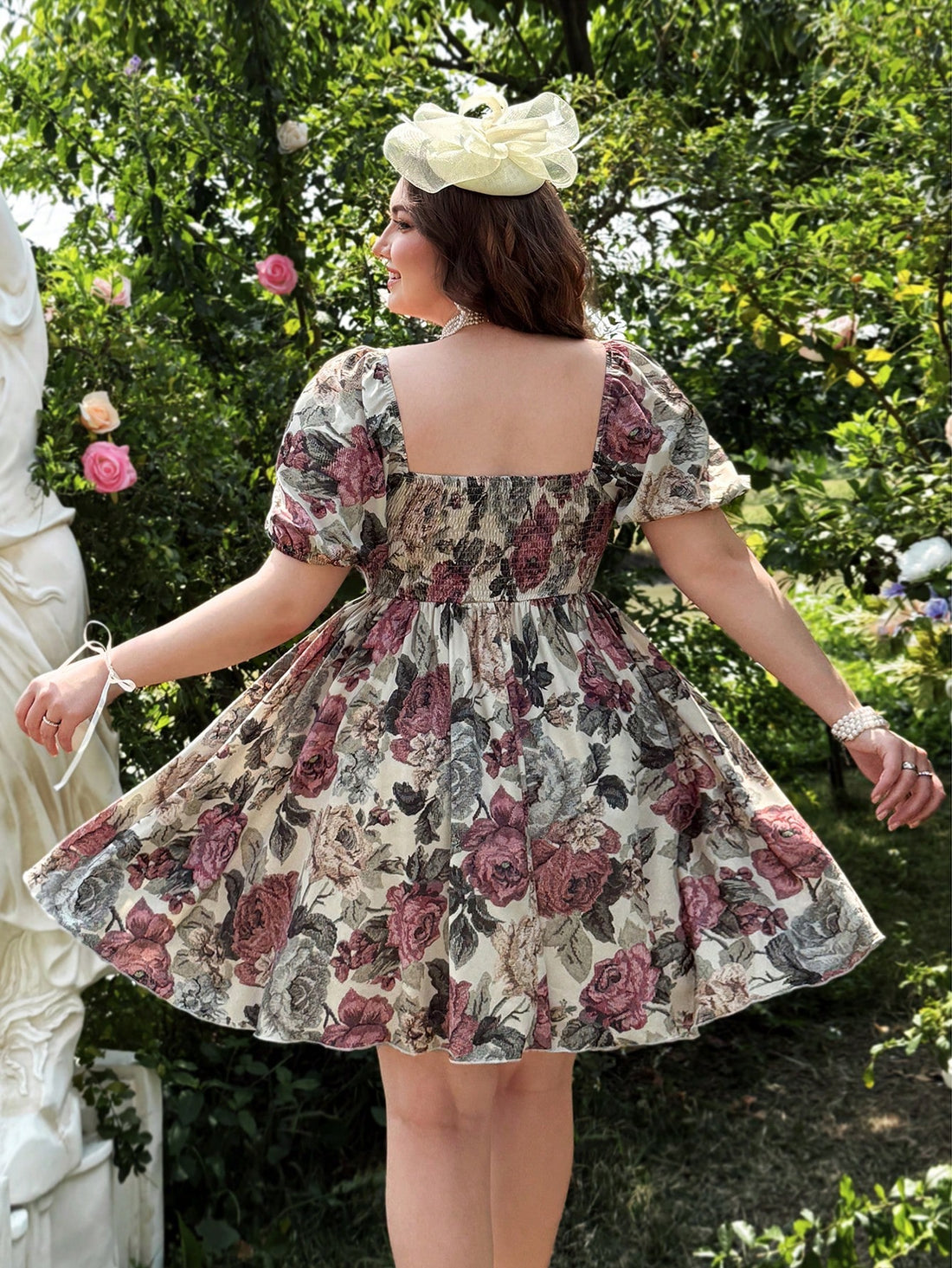 Get ready to turn heads in this Plus Size Elegant Vintage Floral Print Dress. With its timeless style and vintage floral print, this dress is perfect for any occasion. Embrace your curves and make a statement with this elegant yet playful dress.