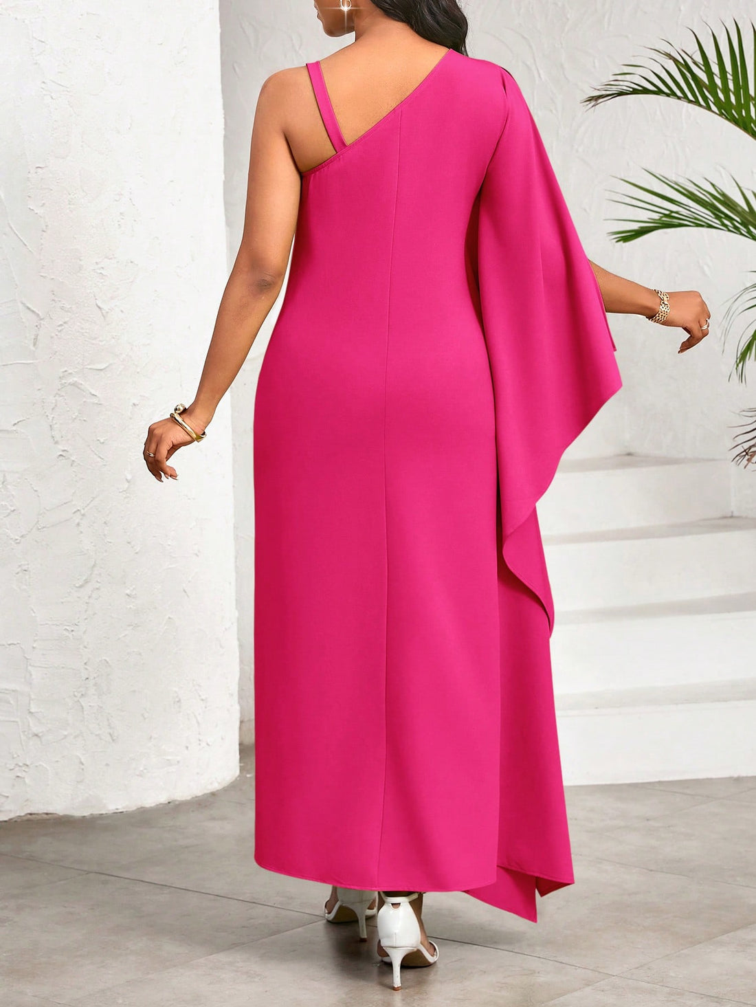 Get ready to turn heads in this elegant green woven long dress, perfect for all seasons! Whether it's spring, summer, autumn, or winter, this dress is sure to make a statement. With its timeless design and versatile use, you'll be the belle of any season's ball.