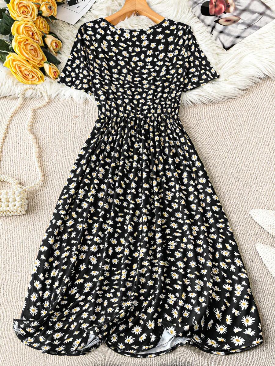 Step into sunshine with this Chic Plus Size A-Line Dress, designed to flatter every curve while keeping you breezy and bright. The playful daisy button details add a touch of whimsy, making it your go-to for spring picnics and summer strolls. Lightweight and effortlessly stylish, it’s all about comfort and charm in one delightful package.