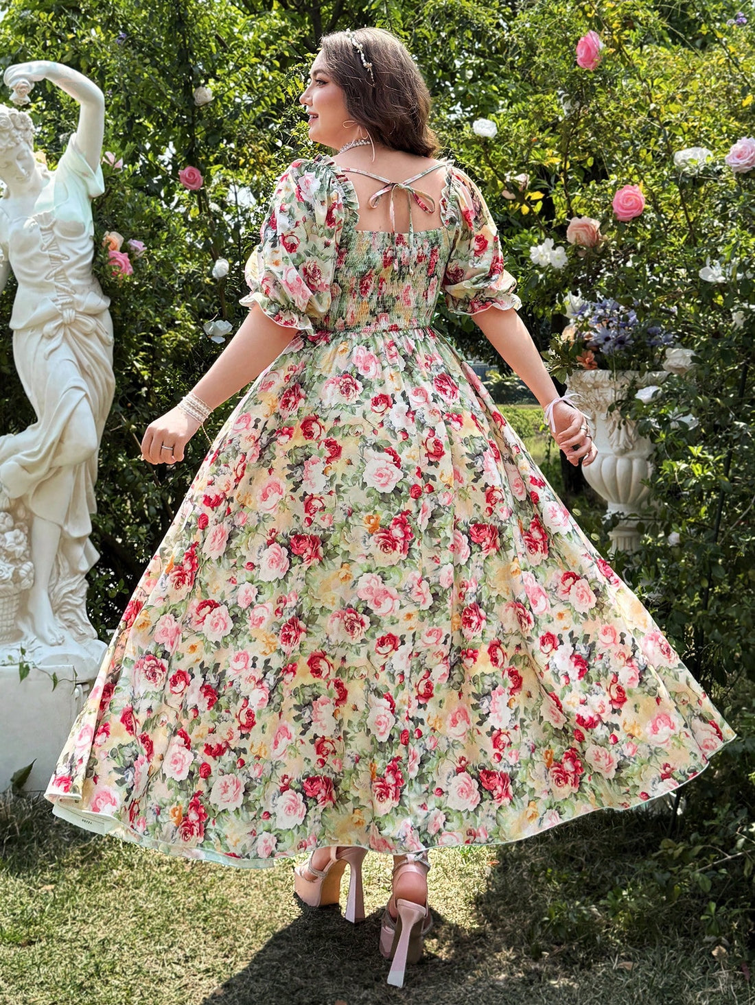 This chic plus size dress has a beautiful floral print and a flattering v-neckline, making it perfect for elegant vacations. With its midi length, it's both stylish and comfortable for any occasion. Show off your curves and your fashion sense with this dress.