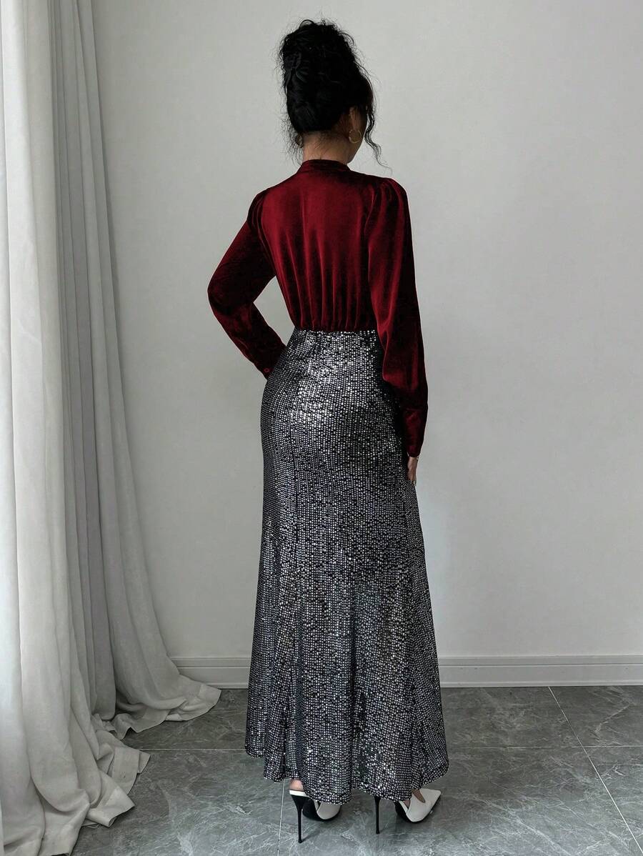 Step into the spotlight with this playful yet sophisticated V-neck dress, sparkling with delicate sequins and charming 3D rose details. Perfect for cozy fall or winter nights, it blends classic French elegance with a touch of whimsy, making every moment feel like a celebration. Whether at a festive party or a chic dinner, this dress promises to turn heads and bring a smile!