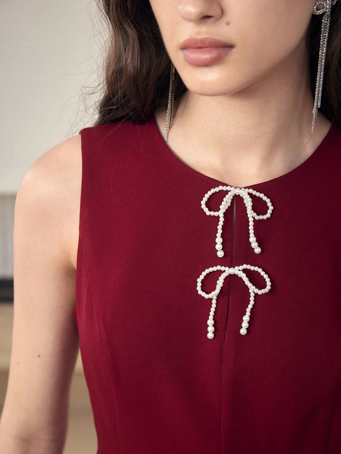 Turn heads effortlessly in this chic sleeveless dress, featuring a playful bow detail that adds a touch of whimsy to your elegant look. Perfect for any occasion where you want to feel stylish and confident, this dress combines comfort with a flirty flair. Embrace your fashion-forward side and make every moment a statement!