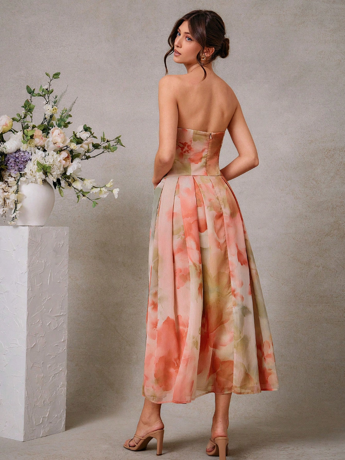 Step into summer celebrations with this Elegant Floral Print Pleated Maxi Dress, designed to turn heads at every wedding. Its flowing pleats and vibrant floral pattern make you feel like you’re dancing through a garden, while the flattering cut ensures you stay comfy and chic all day long. Perfect for twirling into the sunset or stealing the spotlight on the dance floor!