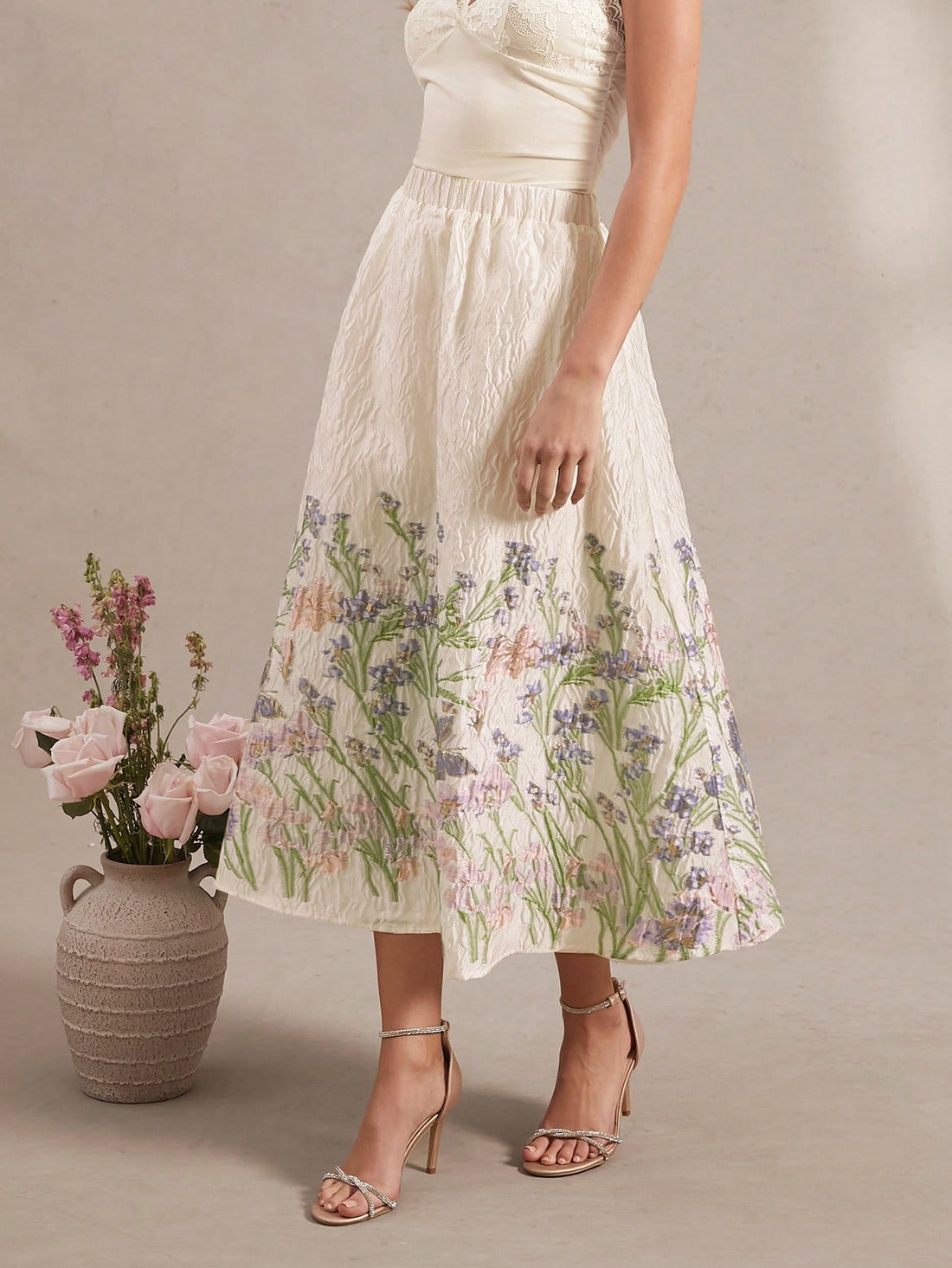 Get ready to turn heads with our Elegant Jacquard Maxi Dress! Perfect for summer vacations and date nights, this dress will make you feel confident and stylish. The unique jacquard pattern adds a touch of elegance, while the maxi length keeps you comfortable and cool. Don't miss out on adding this versatile piece to your wardrobe!