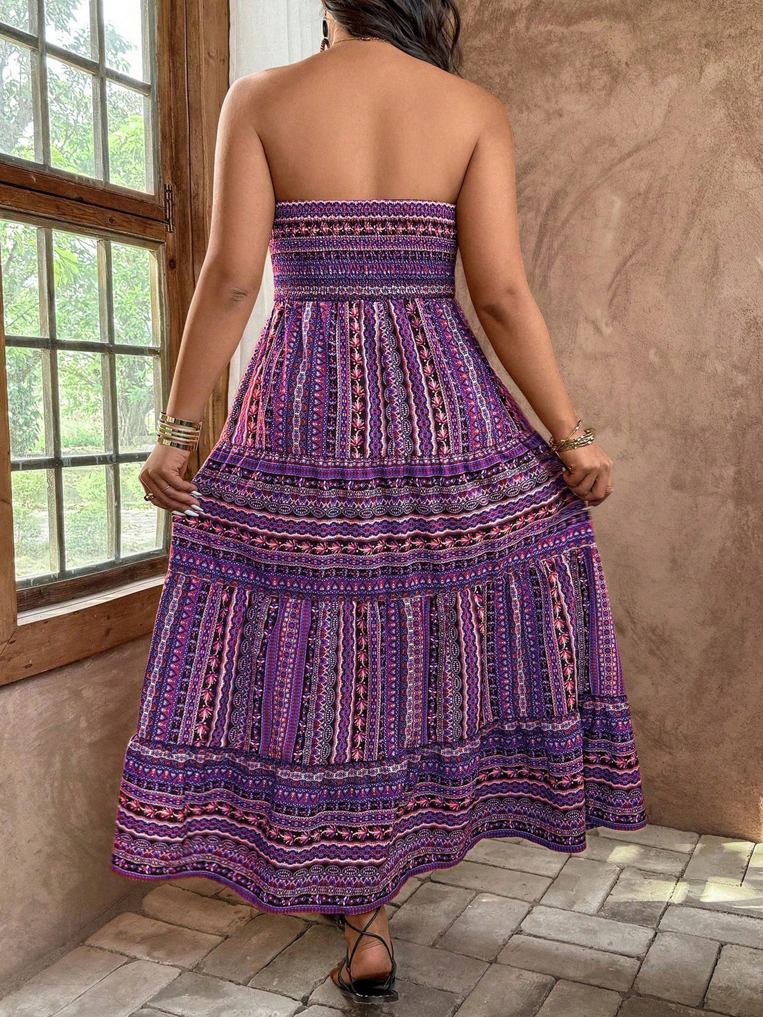 Embrace sunny days and lively nights in this playful plus size retro printed strapless dress. Its vibrant pattern and flattering fit make it your go-to for summer vacations and concerts, keeping you cool and stylish wherever you go. Perfect for dancing under the sun or stars!