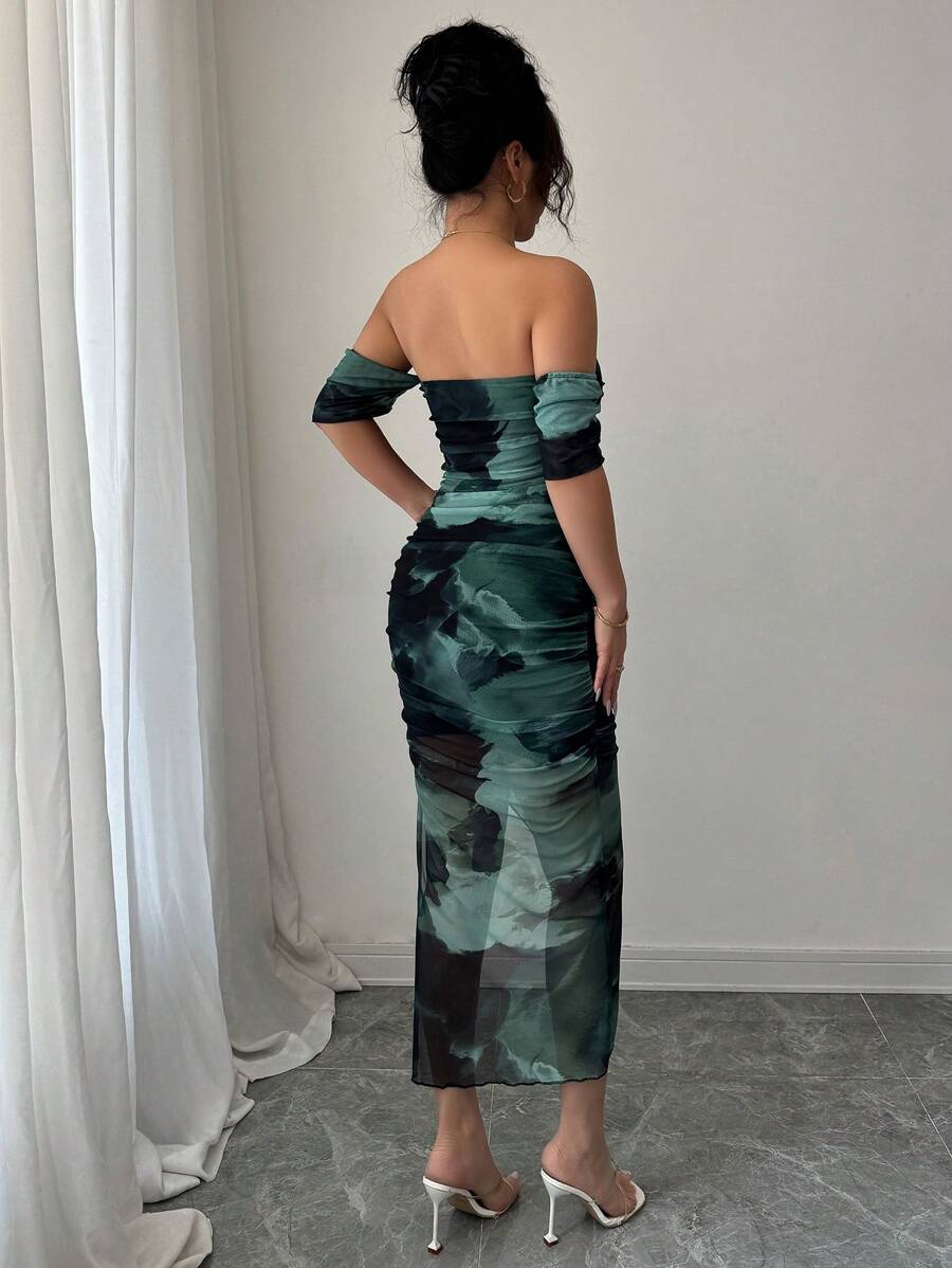 Turn heads this autumn with our Elegant Off-Shoulder Tie-Dye Maxi Dress! Its playful tie-dye pattern and flattering off-shoulder design combine for effortless charm, while the fitted silhouette and side slit add a flirty twist. Perfect for crisp days when you want to feel cozy yet chic in every step.