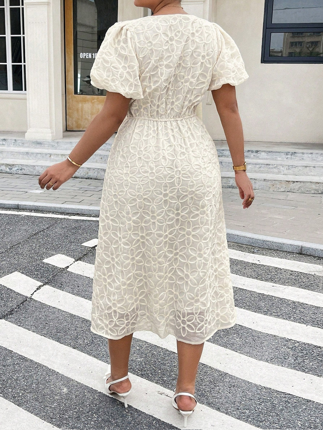 Step into charm with this Elegant Plus Size French Style A-Line Long Dress. Featuring delicate embroidery along a flattering V-neck and whimsical lantern sleeves, it blends comfort and style effortlessly. Perfect for casual outings or sipping tea with friends, this dress celebrates curves with a graceful silhouette and a touch of French flair. Embrace your elegance with a playful twist!