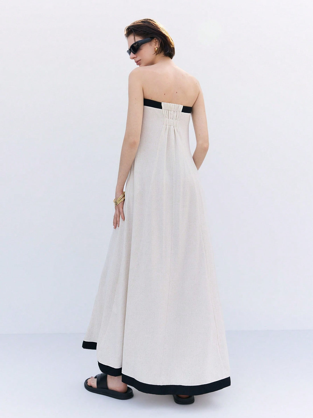 Breeze through your spring and summer getaways in this playful sleeveless linen maxi dress. Featuring charming patchwork details, it blends comfort and style effortlessly, keeping you cool and chic from beach strolls to sunset dinners. Embrace easy elegance wherever your vacation takes you!