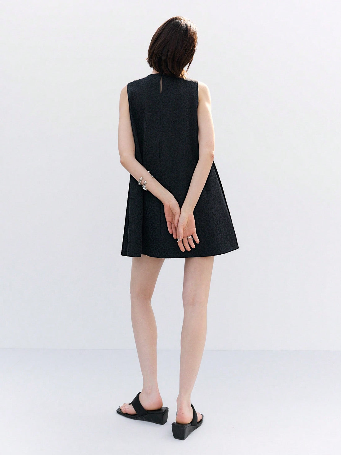Step out in style with this playful sleeveless A-line mini dress crafted from textured jacquard fabric. Its casual round neckline adds a touch of effortless charm, making it perfect for sunny days or fun nights out. Flattering and comfortable, this dress brings a fresh, flirty vibe to your wardrobe.