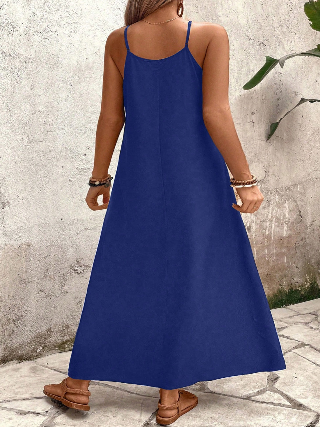 Embrace summer vibes with this playful leaf print sleeveless dress designed especially for plus size fashionistas! Swish and sway through sunny days in this breezy number that combines comfort with head-turning style. Perfect for beach outings, casual brunches, or evening strolls – just slip it on and you're ready to shine without even trying!