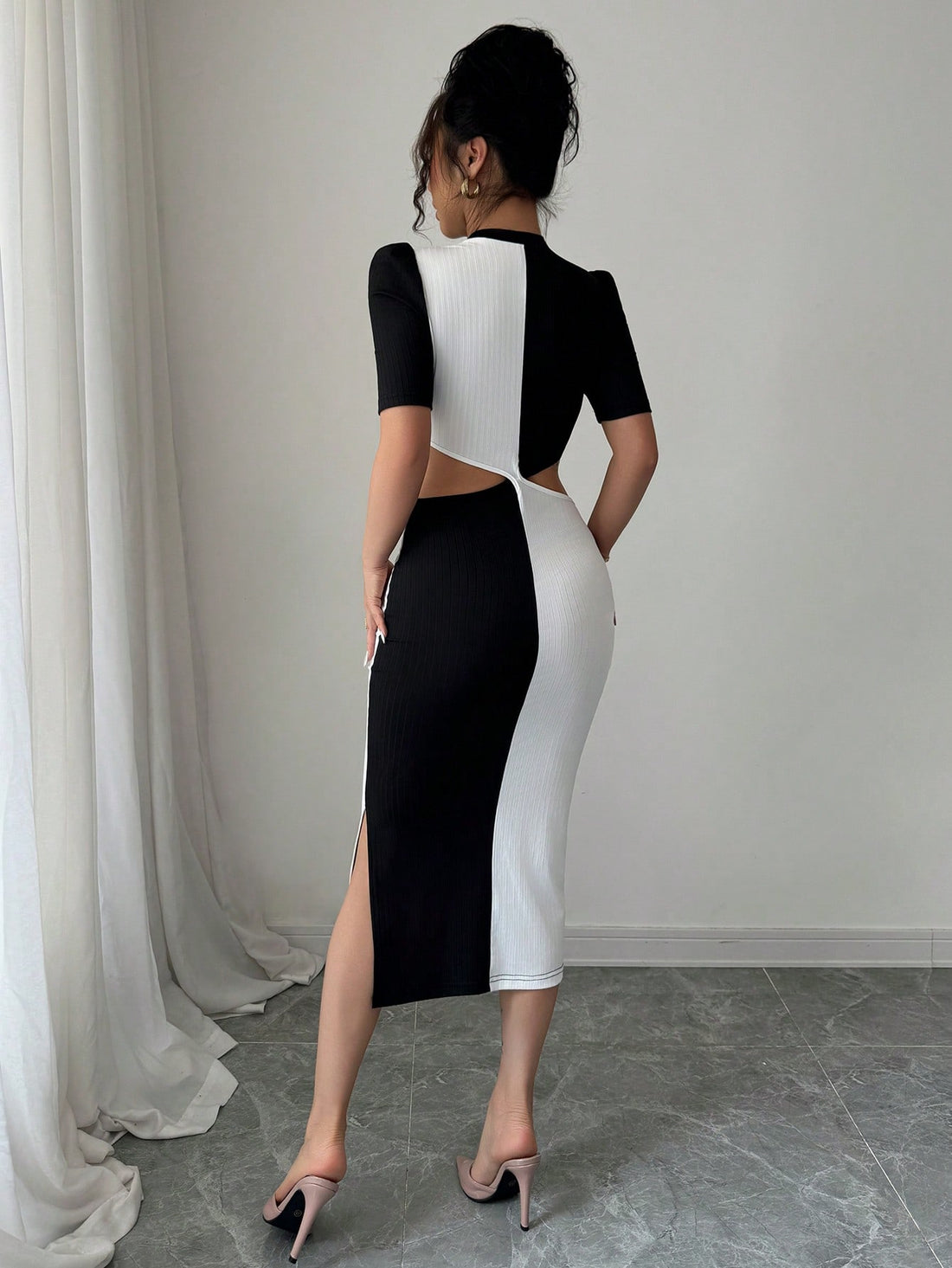 Elevate your summer wardrobe with our Contrast Color Patchwork Casual Dress! This playful piece combines eye-catching color blocks with a breezy silhouette that's perfect for sunny days. Slip it on for brunch dates, beach walks, or casual gatherings – the versatile design transitions effortlessly from day to night. The comfortable fit and head-turning style will have you reaching for this dress all season long!