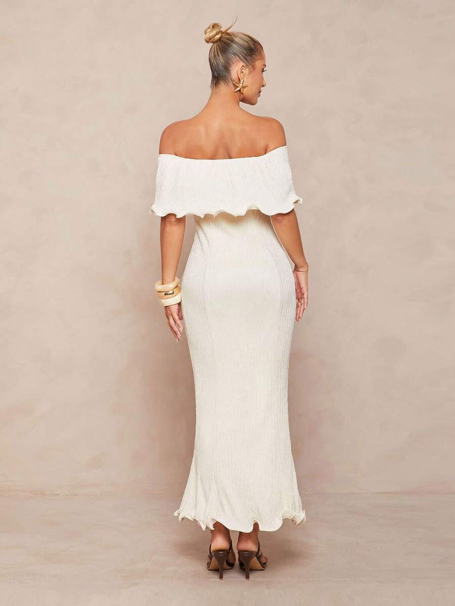 Turn heads effortlessly in this Elegant Off-Shoulder Mermaid Tail Bodycon Knit Dress. Designed to hug your curves and flare gracefully at the hem, it combines sophistication with a touch of fun. The off-shoulder style adds a flirty twist, while the soft knit fabric ensures comfort all day and night. Perfect for parties, date nights, or whenever you want to feel fabulous and playful.