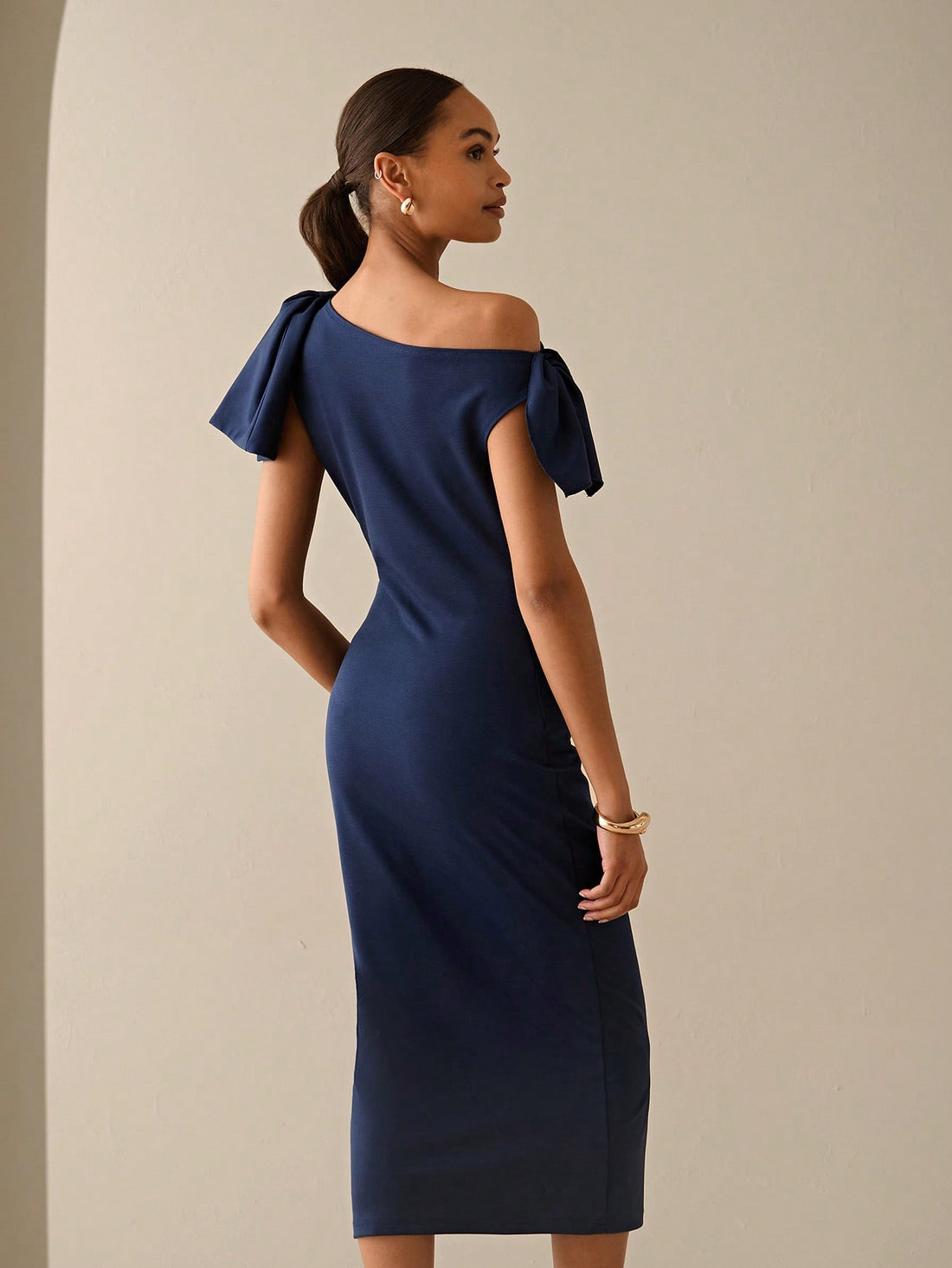 Turn heads effortlessly with this Chic Asymmetrical Shoulder Bowknot Dress, perfect for both office hours and date nights. Its unique asymmetrical design adds a playful twist to your wardrobe, while the elegant bowknot detail brings a touch of charm. Comfortable and stylish, this dress lets you transition seamlessly from work to evening fun with confidence and flair.