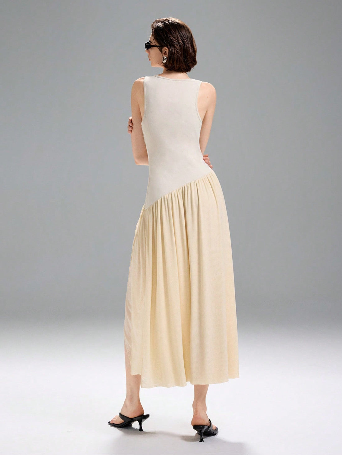 Step into sunshine and style with this Elegant Women's Long Dress, featuring a flowing skirt hem that dances with every step. Ideal for spring and summer, its breezy design keeps you cool while turning heads. Perfect for garden parties or casual strolls, this dress adds a playful touch to your warm-weather wardrobe.