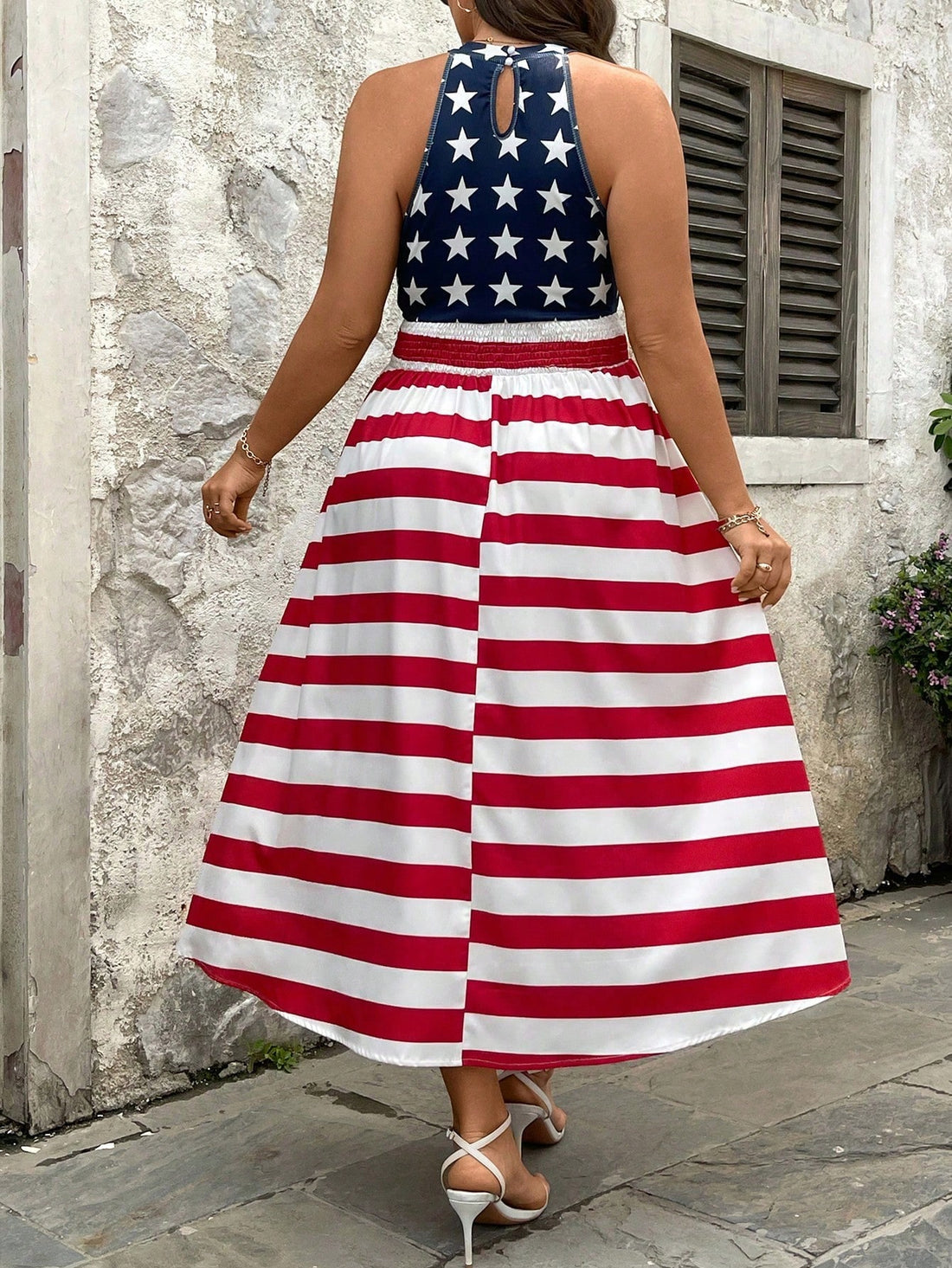 Flaunt your curves in this playful plus size halter neck dress! The eye-catching striped star print adds a fun pop to your summer wardrobe. With its flattering silhouette and breezy design, you'll stay cool while turning heads at every beach party, backyard BBQ, or casual outing. Effortless style just got easier!