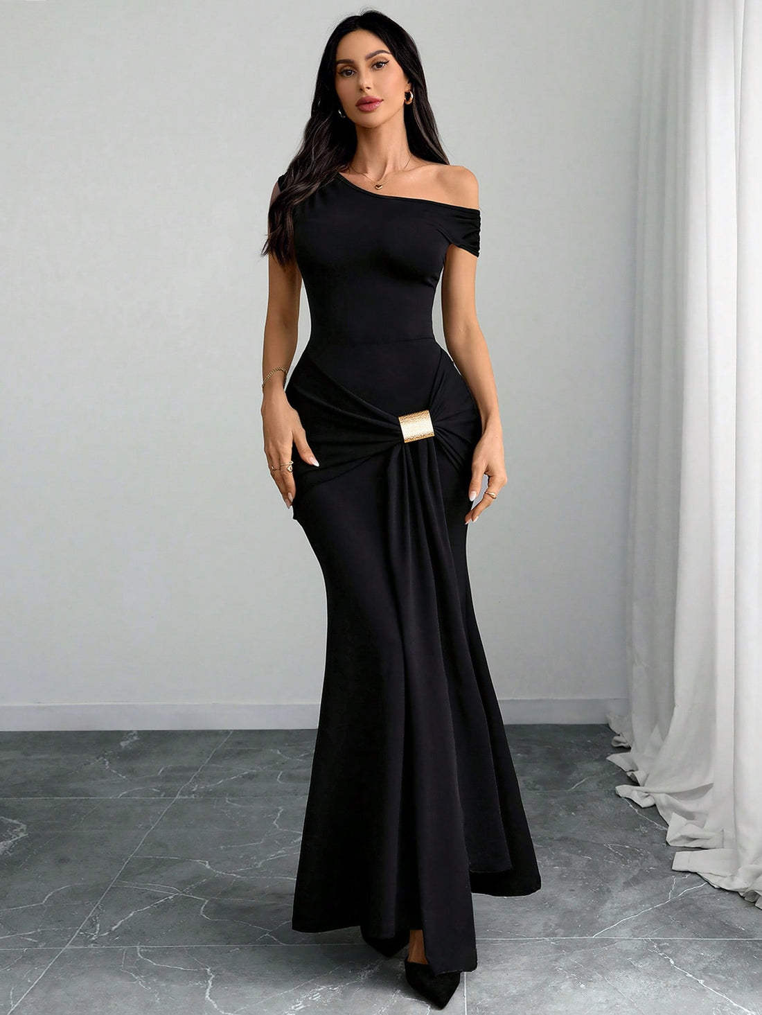 Make a statement with this stunning Gothic double layer bow dress that perfectly blends edgy elegance with playful sophistication. Featuring an adjustable buckle detail and stretchy fabric, this dress moves with you for all-night comfort at parties and special events. The dramatic double-layer bow design adds instant glamour while the fitted silhouette flatters your curves. Whether you're channeling dark romance or bold confidence, this versatile piece transforms any occasion into an unforgettable moment. D