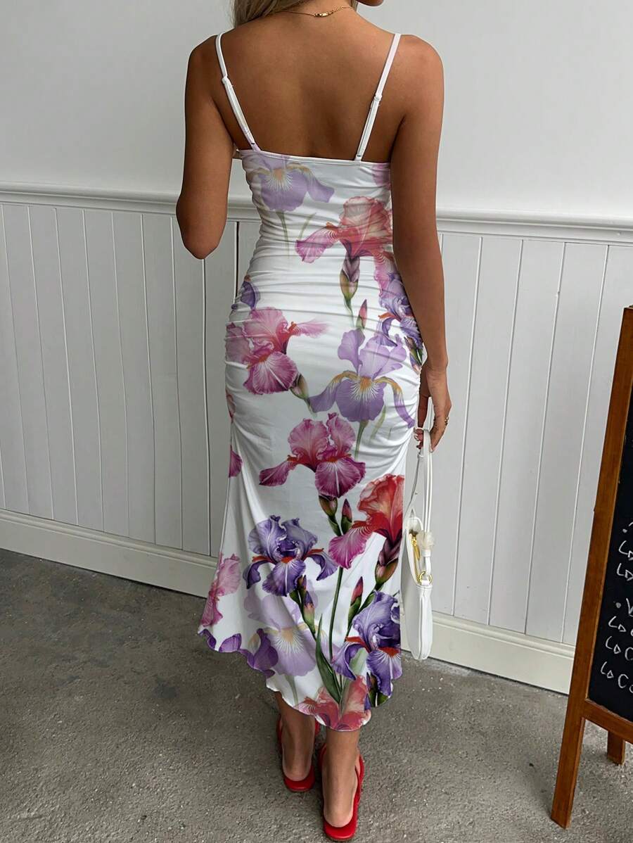 Effortlessly rock your vacation style or music festival look with our Chic Purple Floral Smock Midi Dress. Its playful, flowy fit is perfect for carefree days, while the vibrant purple floral design adds a touch of fun. Be the star of any event with this must-have dress.