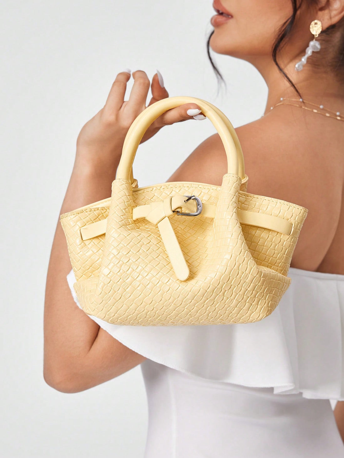 Add a touch of charm to your everyday look with this Elegant Woven PU Crossbody Bag. Its stylish woven design and versatile size make it perfect for daily errands, office hours, or spontaneous outings. Lightweight yet roomy enough for your essentials, this playful handbag keeps you organized while turning heads wherever you go.