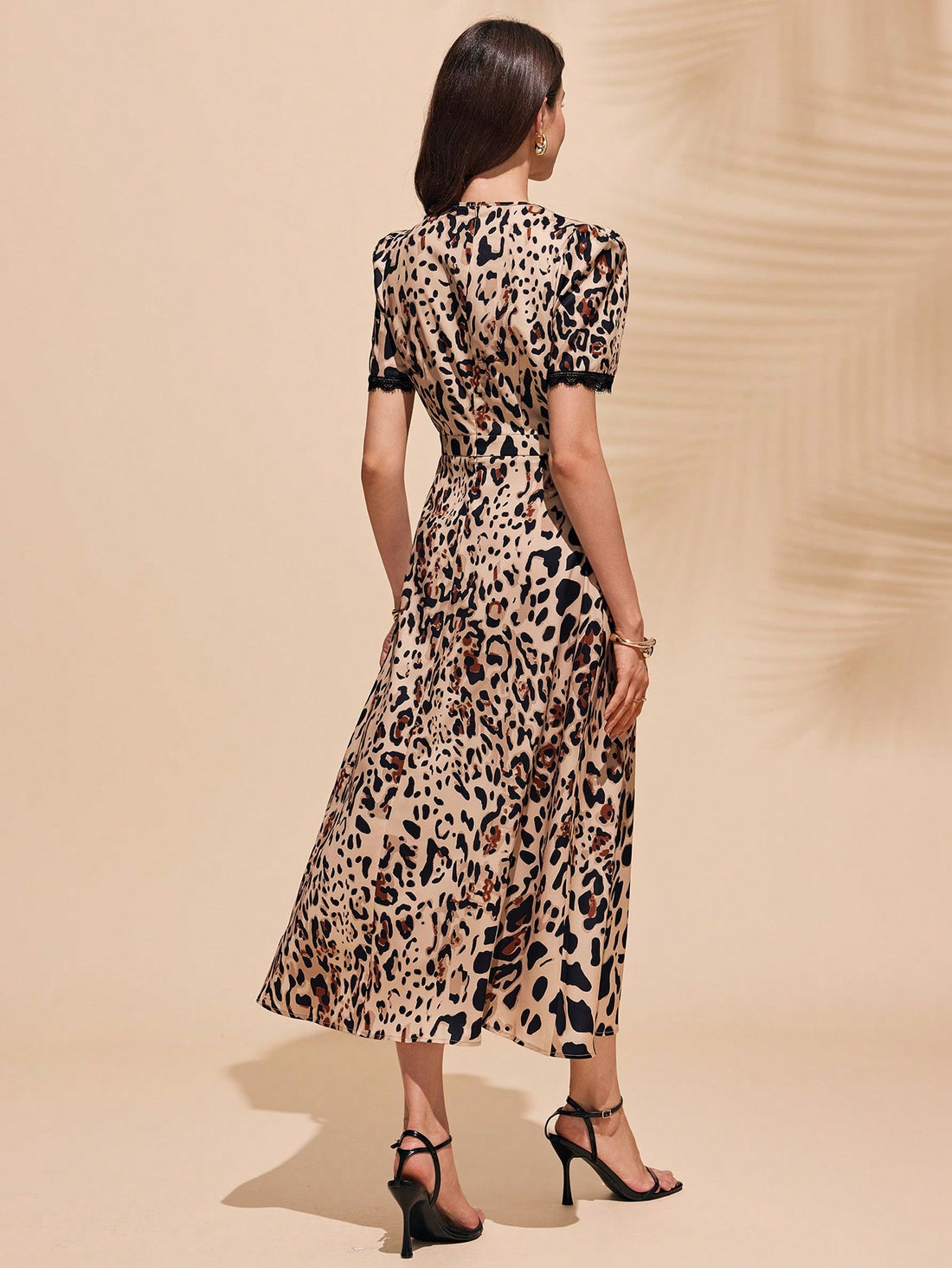 Unleash your fierce and playful side with our Chic Leopard Print Puff Sleeve Dress! Adorned with a heart-shaped neck and ruffle details, this dress will bring out your inner feline while keeping you stylish. Perfect for a wild night out (or just lounging on the couch with your cat). Meow!